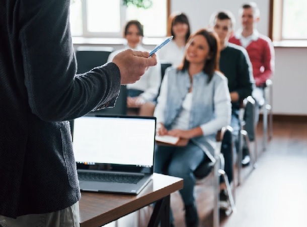 GRUPOS REDUCIDOS::Impartidas por profesorado Nativo ó especializado.